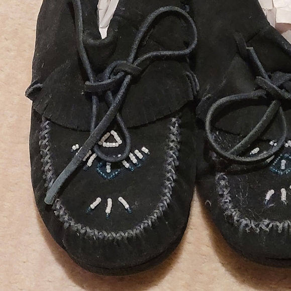 Size 7.5 - Black leather, lined moccasins with beadwork - Picture 4 of 8